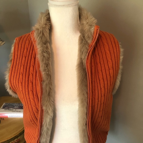 🍁 Knit sweater vest with faux fur 🍁 - Picture 3 of 9